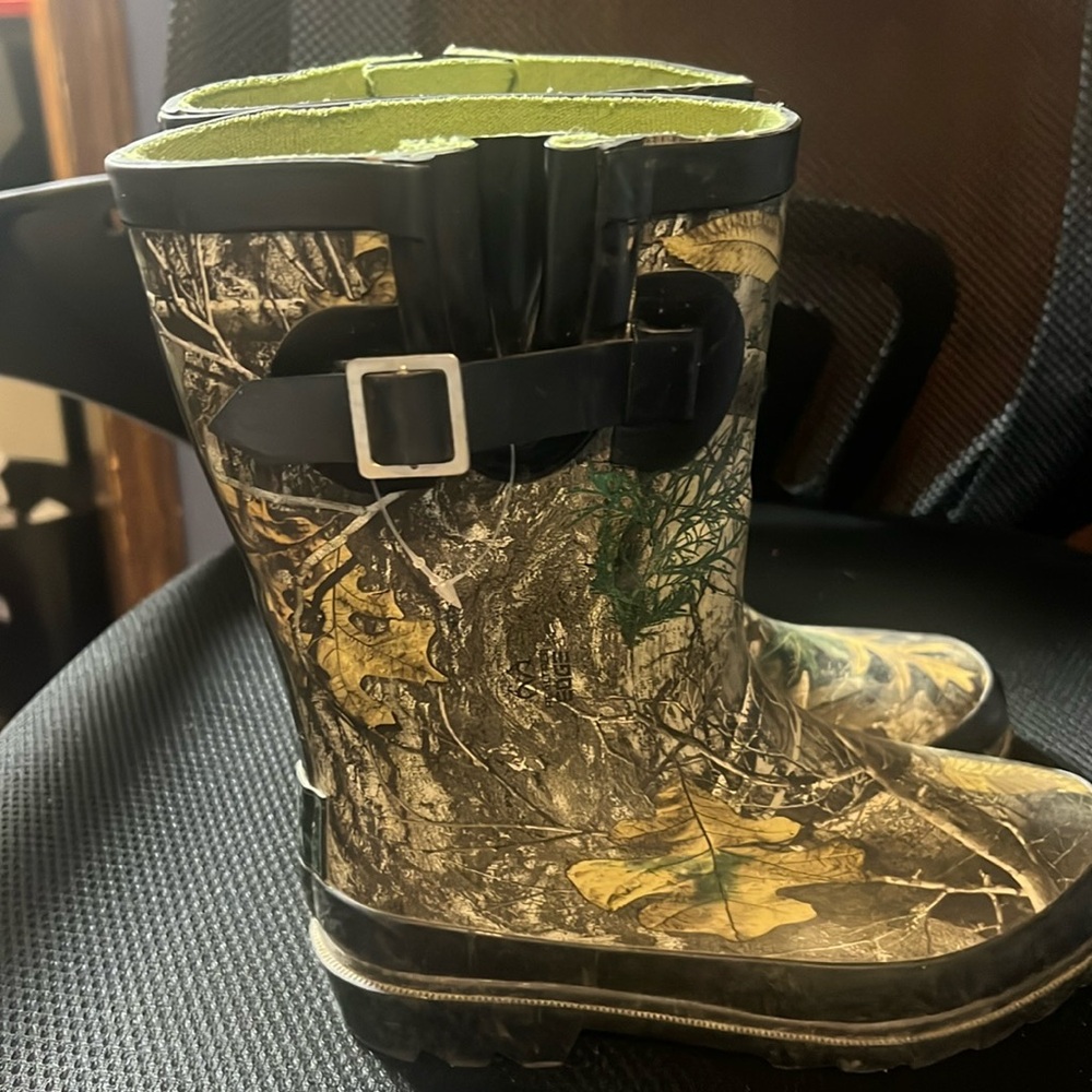 Boys outdoor camo boots